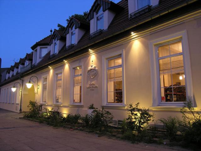 Hotel Zajazd Kultury, Dawniej Pocztowy 锡隆纳葛拉 外观 照片