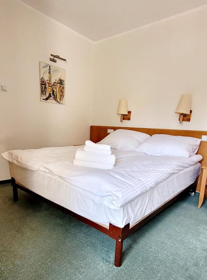Hotel Zajazd Kultury, Dawniej Pocztowy 锡隆纳葛拉 外观 照片