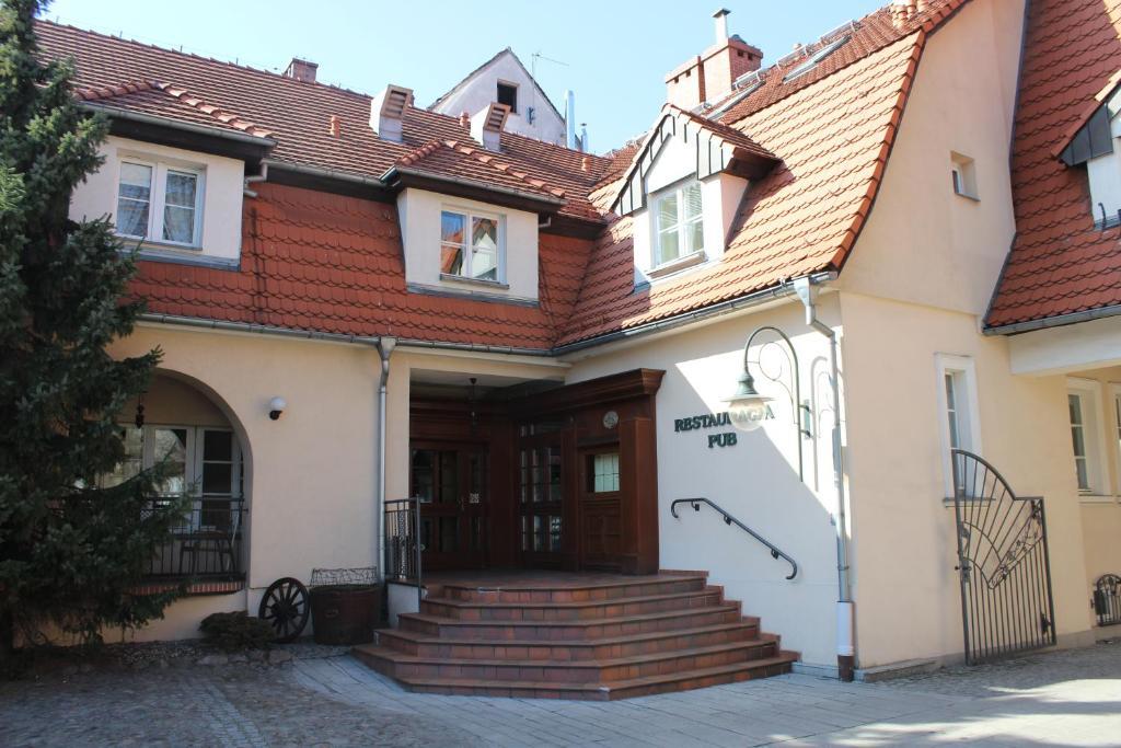 Hotel Zajazd Kultury, Dawniej Pocztowy 锡隆纳葛拉 外观 照片