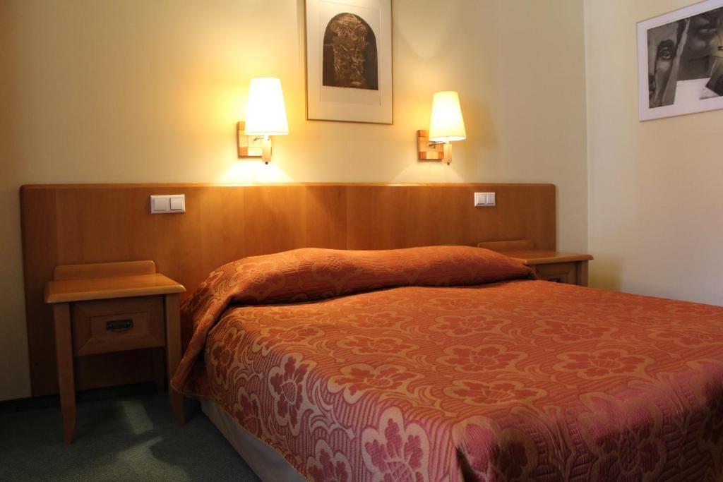 Hotel Zajazd Kultury, Dawniej Pocztowy 锡隆纳葛拉 外观 照片