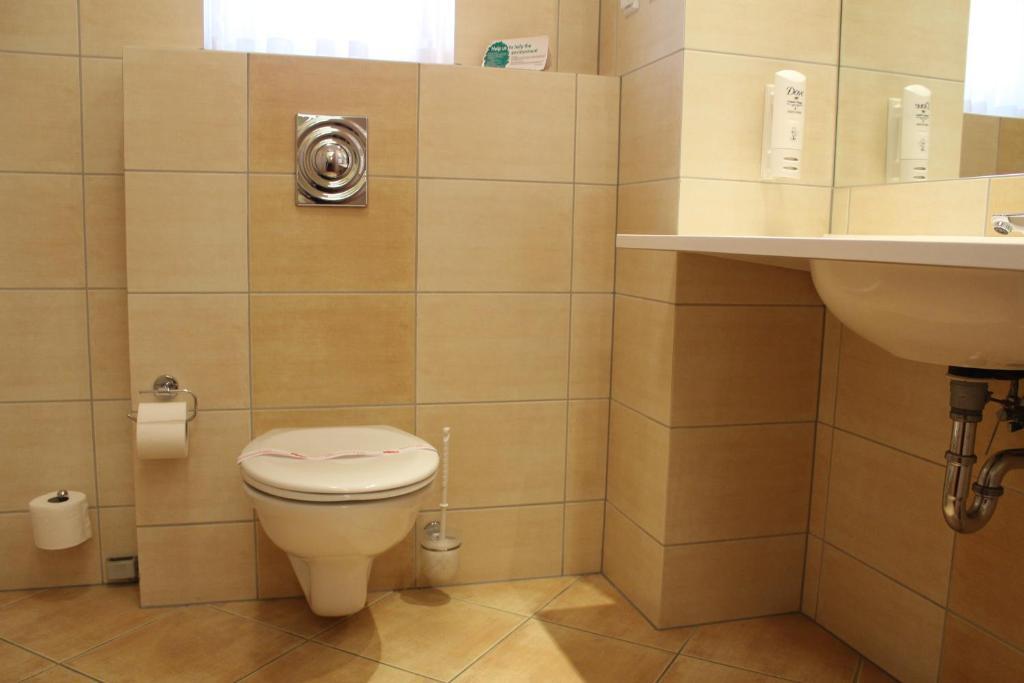Hotel Zajazd Kultury, Dawniej Pocztowy 锡隆纳葛拉 外观 照片