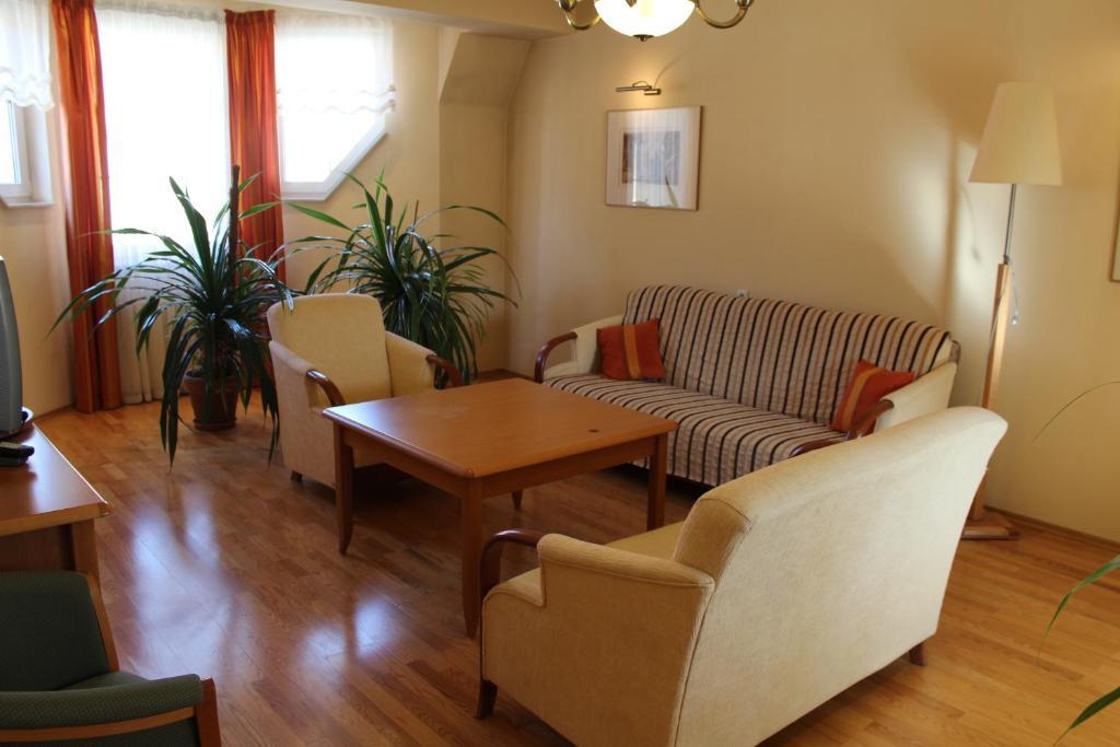 Hotel Zajazd Kultury, Dawniej Pocztowy 锡隆纳葛拉 外观 照片